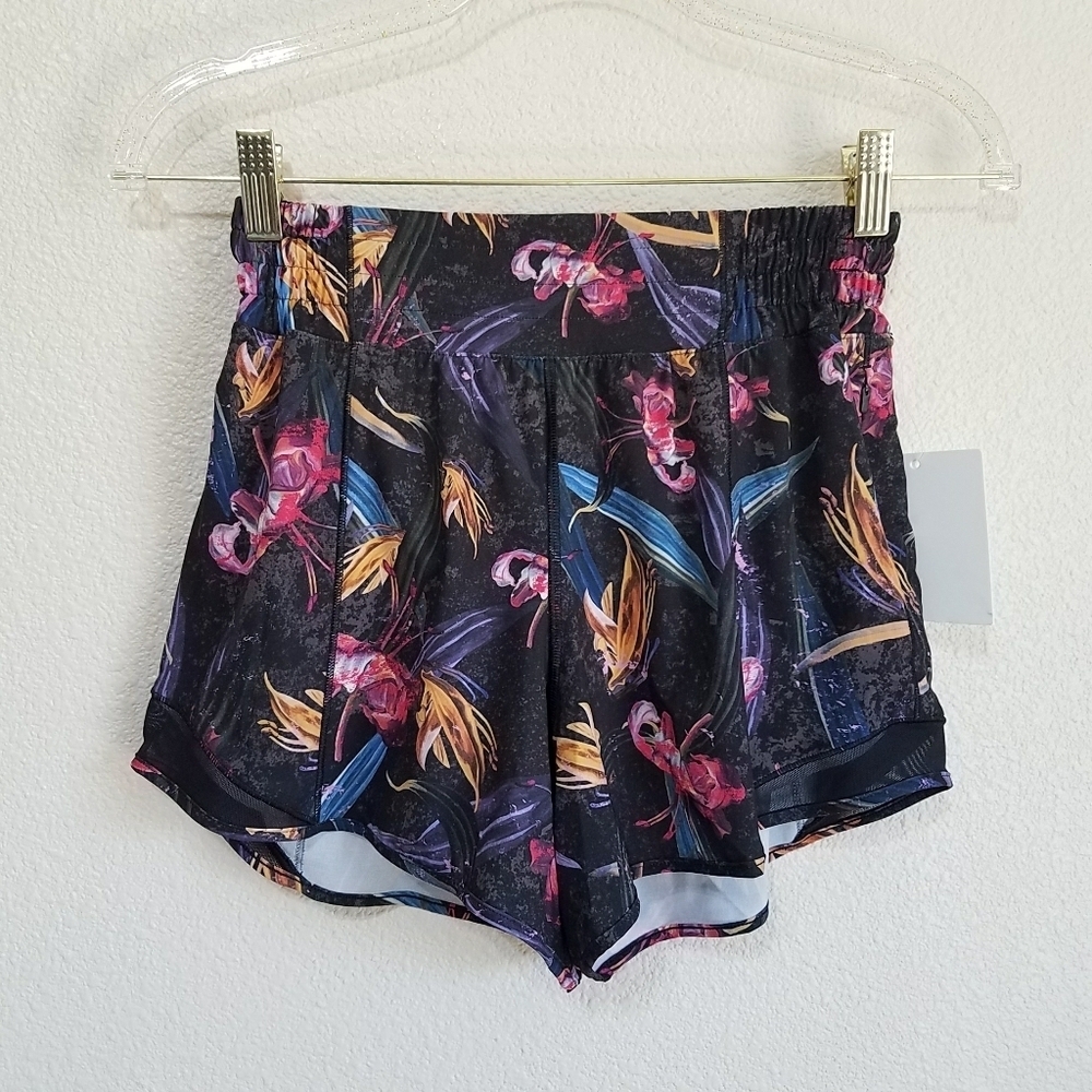 Lululemon Hotty Hot High-Rise Lined Short 4"
